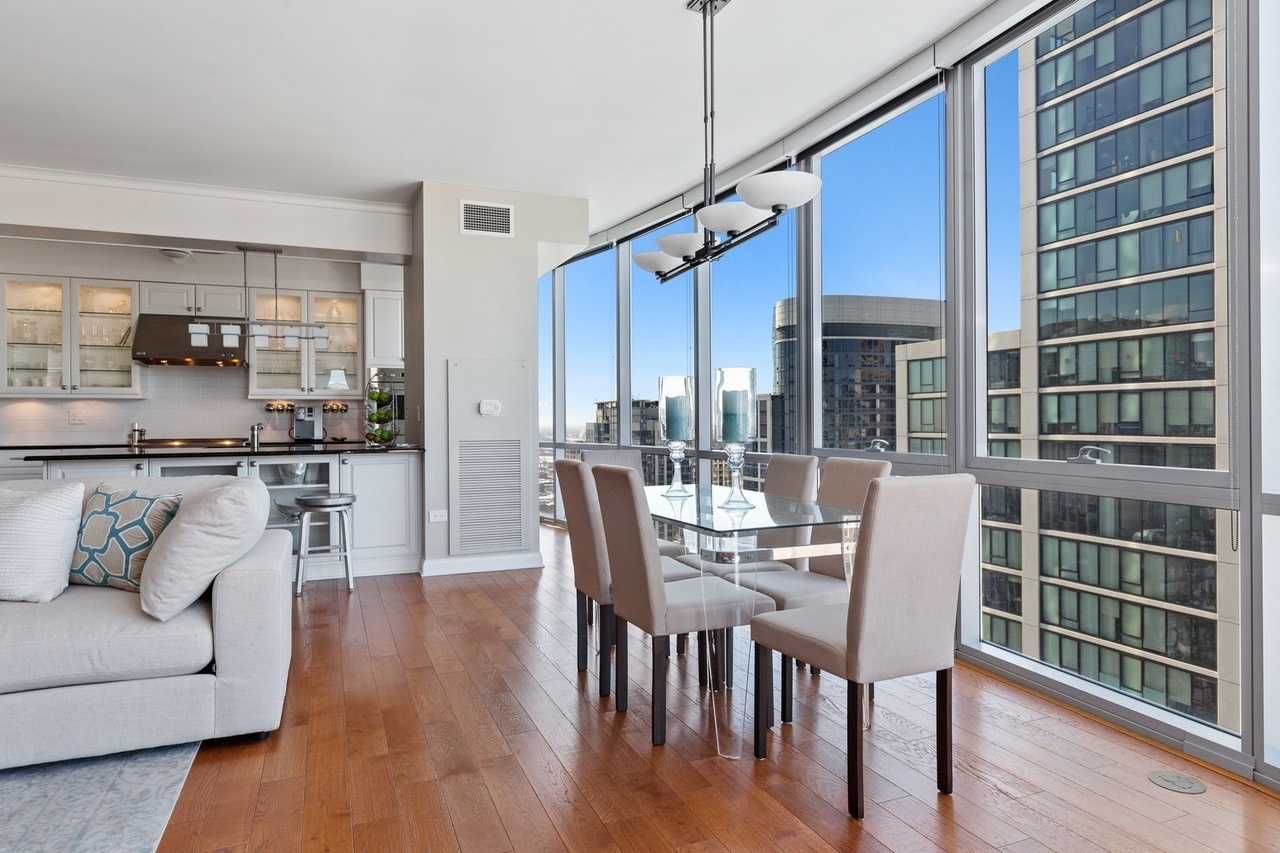 Luxury Unit with a View in the Heart of Downtown Chicago - Haven Lifestyles