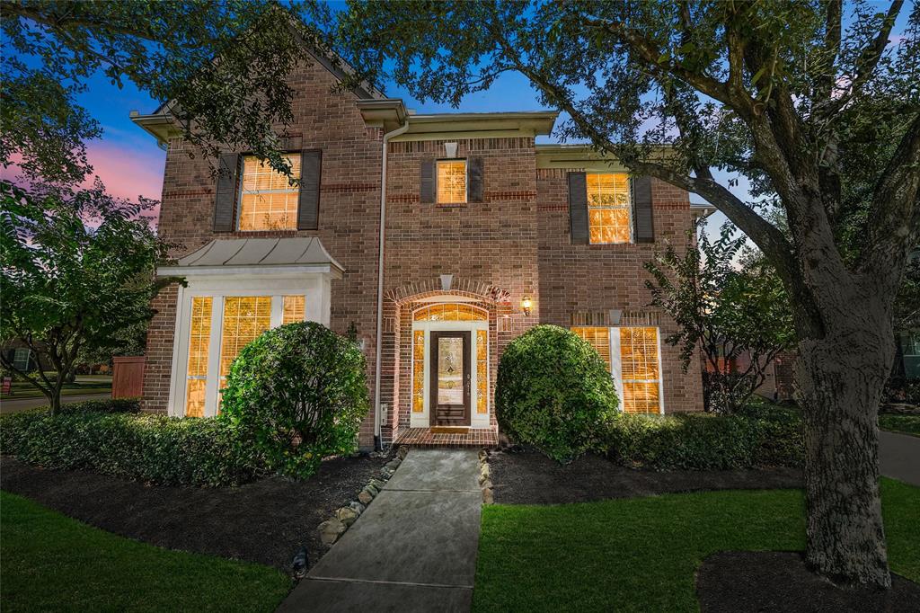 10 Homes with Stunning Pools in Houston Haven Lifestyles