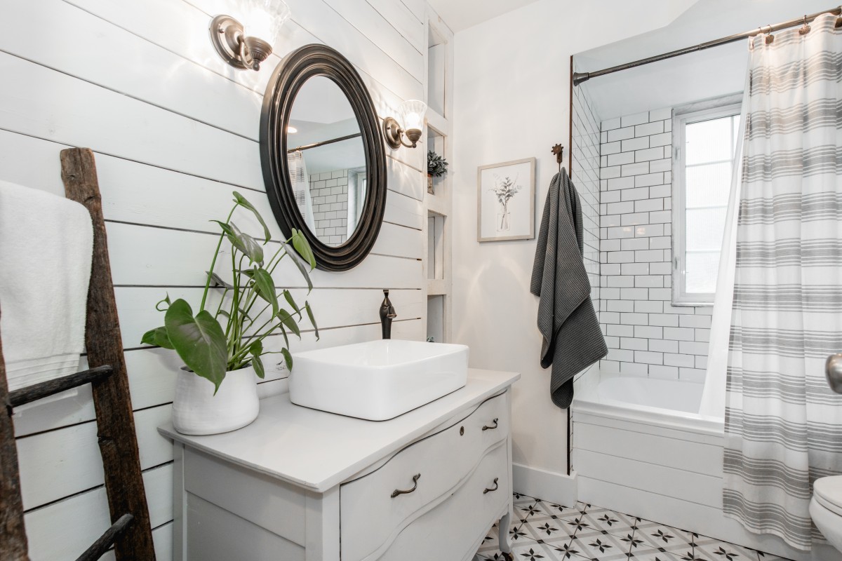 Luxury Living in Stayner: Pool, Sauna, & More! ($1.19M) - Haven Lifestyles
