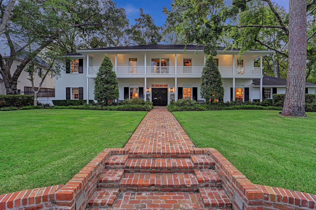 10 Homes with Stunning Pools in Houston Haven Lifestyles