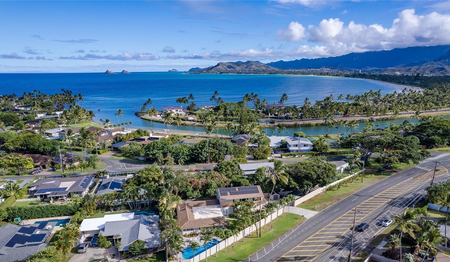 Spacious and Stylish Hawaii Home on an Expansive Lot Haven Lifestyles