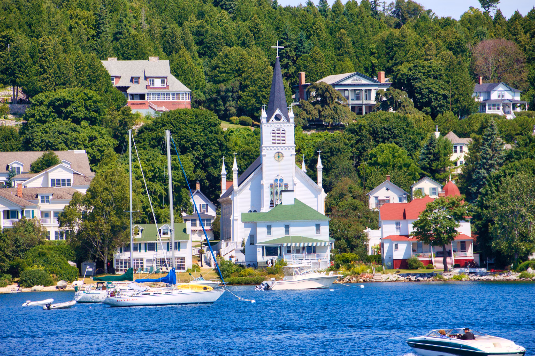 Sailing, Seclusion, and Sophistication: Michigan’s Finest Lakeside Retreats