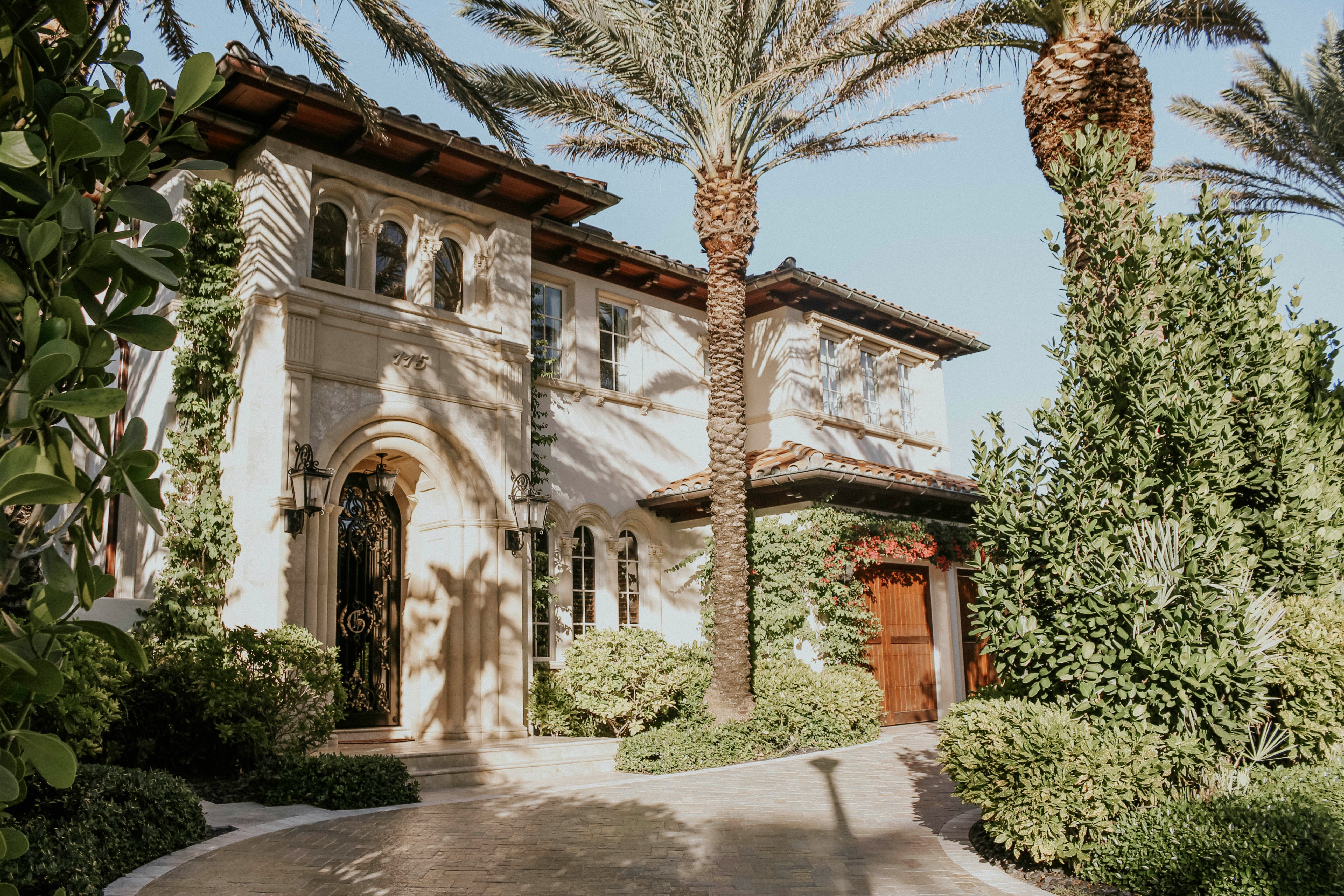The Palm Beaches’ Most Prestigious Neighborhoods: A Guide to Luxury Living
