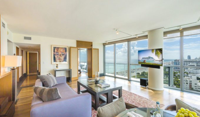 Famous Painter, Chuck Close, Lists Miami Condo for .1 Million