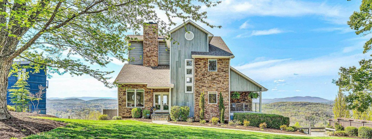 Panoramic Perfection: Luxury Living with Unrivaled Roanoke Valley Views